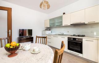 Lovely Apartment In Pag With Wifi - 8