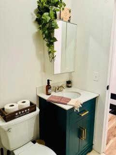 Cozy Casita by Jungle House Downtown & Short North Free Parking 5 800 Reviews Near Convention Center & Nationwide Arena & Ohio State Walk to High Street - 6