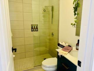 Cozy Casita by Jungle House Downtown & Short North Free Parking 5 800 Reviews Near Convention Center & Nationwide Arena & Ohio State Walk to High Street - 4