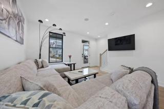 Casa Blanca by Jungle House Near Convention Center OSU & Nationwide Arena Walk to High Street Downtown & Short North 5 800 Reviews Garage Parking - 4