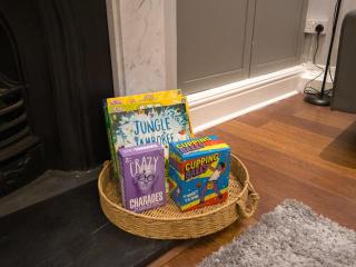 Stylish 2BD, Near O2, WIF, Sleeps 6, London - 5