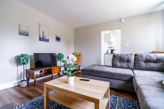 Casa Dos by Jungle House Near Convention Center OSU & Nationwide Arena Walk to High Street Downtown & Short North 5 800 Reviews Private Parking - 4