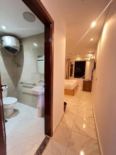 Middle east pyramids veiw &jacuzzi - 1