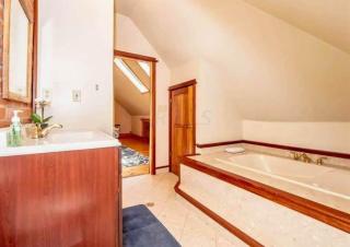 Jungle Cabin by Jungle House Downtown & Short North Free Parking 5 800 Reviews Near Convention Center & Nationwide Arena & Ohio State - 9