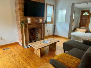 Jungle Cabin by Jungle House Downtown & Short North Free Parking 5 800 Reviews Near Convention Center & Nationwide Arena & Ohio State - 4