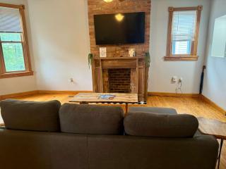 Jungle Cabin by Jungle House Downtown & Short North Free Parking 5 800 Reviews Near Convention Center & Nationwide Arena & Ohio State - 3