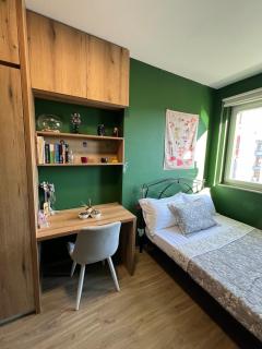 Modern Apartment BalconyBright&Spacious fast Wi-fi -  - 1