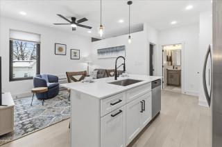 Cozy Carriage House minutes away from Downtown - 9