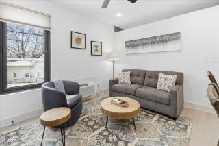 Cozy Carriage House minutes away from Downtown - 7