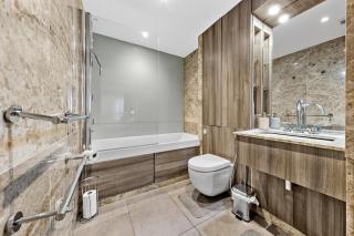 Modern London Stay with Luxe Comfort - 9