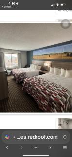 Red Roof Inn and Suites - 4