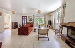 Amazing Home In Aramon - 1