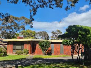Retro Revival - Fondue, Flares & Feeling Groovy - Ocean Grove - 3