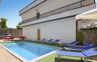 1 Bedroom Stunning Apartment In Palmi - 9
