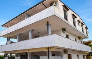 1 Bedroom Stunning Apartment In Palmi - 4