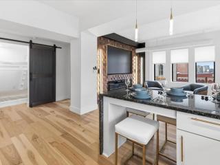 Corner Flat off Meridian - Walk Anywhere Downtown - 1