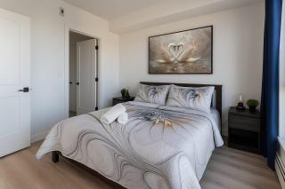 Family Stylish 1BR and Den Condo -Apartment with City View, Downtown, Balcony, Free Parking, In-Suite Laundry! - 7