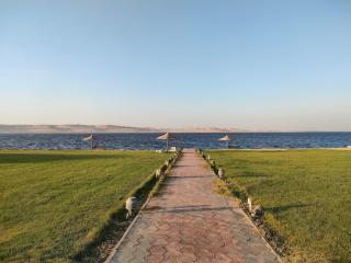 Private quite resort with lake view among nature - 3