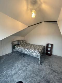 3 Bedroom Lovely Calm Independent Home - 9