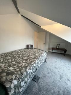 3 Bedroom Lovely Calm Independent Home - 4