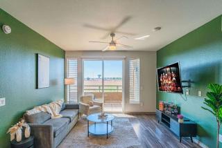 Cozy Stay Near Stadium with Balcony-Pool-Gym-Parking - 9