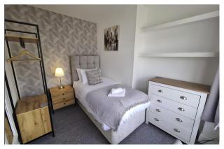 Long Stay 5Bed-2Bath-Parking-By FabAccommodation - 0