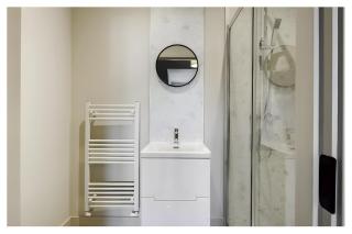 Long Stay 5Bed-2Bath-Parking-By FabAccommodation - 2