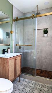 Charming Tiny Unit in the Heart of LA with HotTub - 4