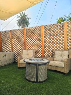 Charming Tiny Unit in the Heart of LA with HotTub - 3