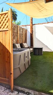Charming Tiny Unit in the Heart of LA with HotTub - 2