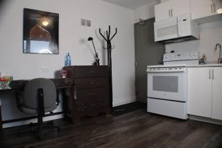 Cozy Modern Suite Near All Amenities - 6