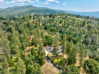 Emerald Escape 50 Acres w/Hot Tub, Game Room - Oakhurst - 2