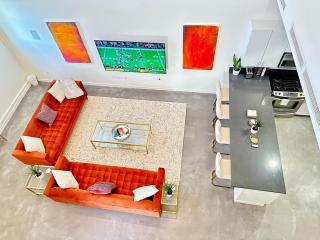 The Gallery Spacious 2BD 2BA with Two King Beds - 1