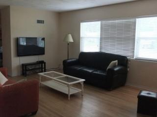 Beautiful pool home on beachside, 28 nights min stay , 3 bed, 2 bath - 4