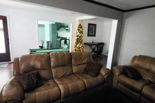 The Cornerstone Spacious Home Easy Access - 7