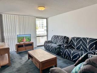 Surfers Private Apartments - 7