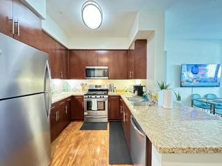 2 King Beds DTSM! Walk to Pier, Promenade & Beach - 5