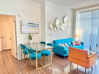 Spacious 2 BD with 2 King Beds Walk to Pier & Beach - 5