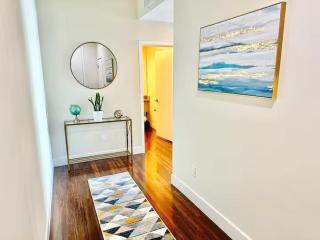Spacious 2 BD with 2 King Beds Walk to Pier & Beach - 4