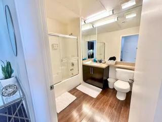 Spacious 2 BD with 2 King Beds Walk to Pier & Beach - 3