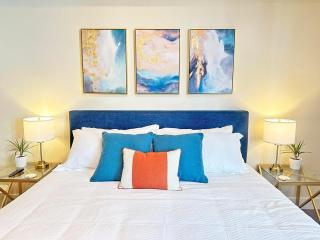 Spacious 2 BD with 2 King Beds Walk to Pier & Beach - 1