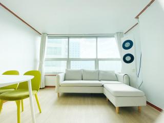 범계역2분, 퀸침대2개, 무료주차, 안양최고의 번화가 입지 땡큐 - 0