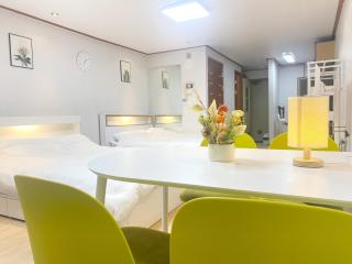 범계역2분, 퀸침대2개, 무료주차, 안양최고의 번화가 입지 땡큐 - 7