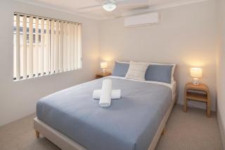 Duchess Beach Retreat- Town Central - 5