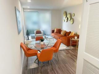 2 KING BED SUITE WALK to BEACH,PIER, PROMENADE - 8