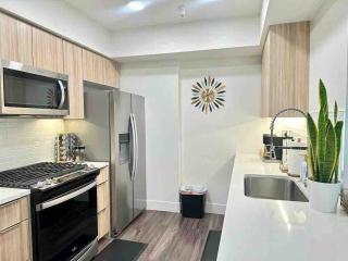 2 KING BED SUITE WALK to BEACH,PIER, PROMENADE - 7