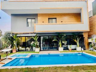 Spacious Luxury 5BR Villa with Private Pool near GEM - 0