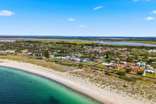 Blue Horizon Beach House - 2