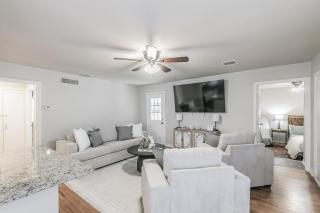 Pet Friendly-Close To Everything-Will Rogers-Tcu-Magnolia-Cultural District-Sleeps 8 - 8