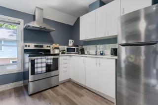 Niagara Falls Retreat 2BR with Parking - 9